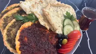 مناقيش/فطاير بالجبنة و الزعتز والمحمرة  العجينة طرية و الطعمة و لا اطيب