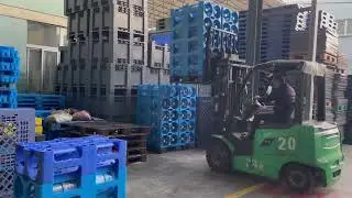 Enlightening Pallet  PLASTIC WATER RACK - Easy Handling and Storage