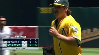 MIL@OAK: Mengden fans Braun to escape a jam