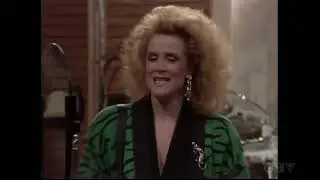 The Charmings s02e01 Lillian Loses the Kids