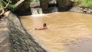 Ngejala Ikan sample menyelam kedasar lewi
