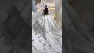 Vestido de Noiva Luxo enorme com cauda #weddingdress #vestidodenoiva #noivas
