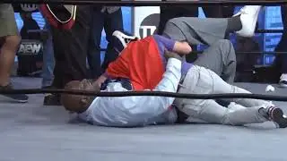 Shaquille O'Neal wrestles The Underdog on inside the nba