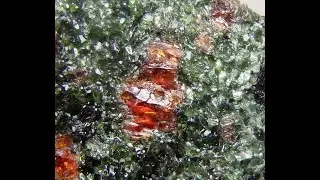 EKLOGIT: PIROP & OMFACYT - Norwegia, Vestland, Nordfjord /Minerały & skamieniałości/