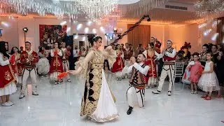 Nusja dhe Dhendri ndezin dasmen  , Super Atmosfer