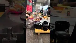 Ресторан суши Yo! Sushi, терминал 3, после прохождения контроля безопасности, потрясающе!