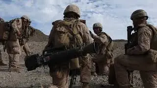 Морские пехотинцы США проводят «атаки при поддержке роты» на полигоне № 400.
