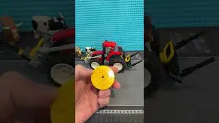 Изготовленные на заказ шипы для трактора Lego для кормления скота круглыми тюками сена. Передние ...