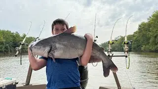 Oklahoma blue catfish! Big fish and Bonus footage! River fishing with barges! 