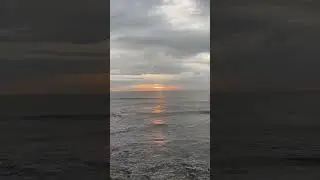 موسيقى هادئه مع جمال أمواج البحر      Calming music with the beauty of the sea waves