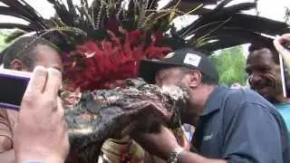 Simbu Wedding: Offical Sign - Eating of the pig brest