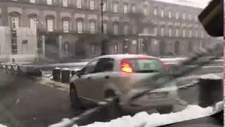 Tempesta di neve su Napoli
