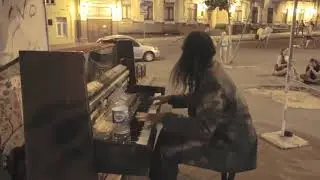 Street piano play by Homeless Man / AMAZING 😍