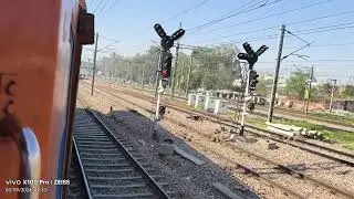 Farrukh Nagar DEMU crossing Ashram Express at Patel Nagar #delhi #ashram #train #indianrailways