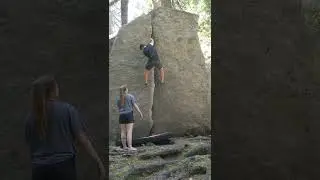 Detached flake (V1) - Squamish Bouldering