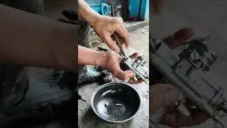 Bajaj front engine Auto five wheeler 1995 model carburettor clean work
