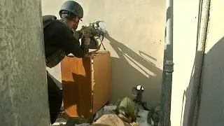 Mossul, Irak: Fahrende Selbstmordattentäter, Scharfschützen und Sprengfallen