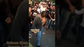 Salman Khan Duplicate Fans Dance outside Salman Khan Home #mumbaivlog #salmankhan