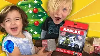 SHERIFF/ NEIGHBORHOOD OF ROBLOXIA PATROL CAR/ MOM SURPRISED ME WITH NEW #ROBLOXTOYS