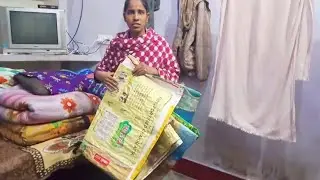 बहन ने बोरी का चटाई बनाया था वहीं बिछाकर सभी लोग सोते हैं ठंडी बिल्कुल भी नहीं लगा 🙏🙏