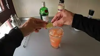 Salty Dog ( Gin Grapefruit Cocktail )