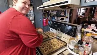 Splitting, Chainsaw Cleaning and Christmas Baking