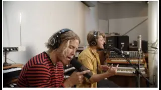 Sandro Cavazza & Brother Leo – Sad Child (Live Performance)