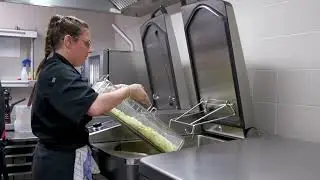 Pourquoi intégrer l’iVario dans votre équipe de cuisine ? Entretien avec un chef | RATIONAL