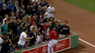 Tzu-Wei Lin makes a fine running grab in foul ground