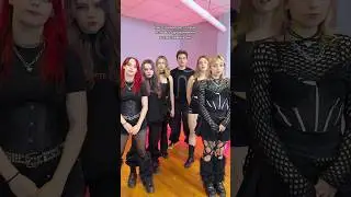 засмущались все