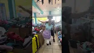 No mas me descuido i ya anda en su movida la cielita 🤣🤣🤣
