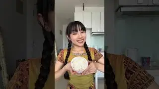 Who else likes to stick their hands in rice🙋🏻‍♀️
