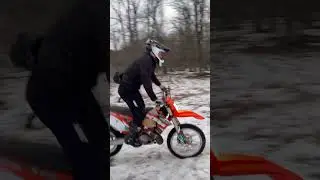 Not flying&hellip; just vibing❄️🏍️. Learning to jump on iced hills and having a vlast! #fypp #ktm #honda