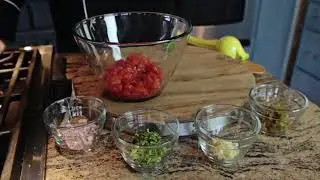 How to Make Homemade Salsa With Petite Diced Tomatoes