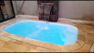 Piscina Italina 4m Branca com cascata v&eacute;u de noiva Marca Splash