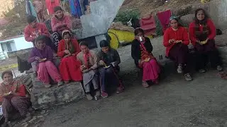  गांव के रास्ते मैं हुआ था इतना सारा कीचड़ हम लोगों को ऐसे ले जाने पड़ी  ईटे #पहाड़ी लाइफस्टाइल#🙂