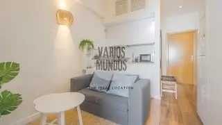 New Apt de 1hab para 3pax en la Plaza de Chueca | Madrid, Spain | Hotel Review🏨