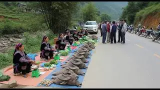 Vietnamese market fair- The oldest traditional market in the highlands, with year-round drizzling