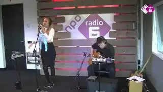 Sazz Leonore - Reckless Smile (Eerst Jaap Sessie) | NPO Soul en Jazz