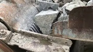 Rock machine cresh the stone #stonecrusherplantinpakistan 