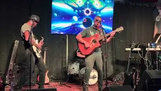 Samuel B. Newman - John Fortune takes a bass solo - Commonwealth Pub in Bend