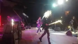 KIAKA feat Stevie and Joe Antsahamanitra - MOZIKA ROCK