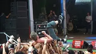 SHAME Charlie Steen's crowdsurfing @ PAREDES DE COURA 2018