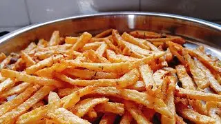 Crispy spicy & crunchy home made poteto chips b@Vccooking126 #food #recipe #gujratifood #indianfood 