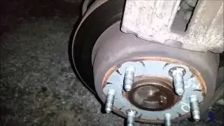 Замена задних тормозных колодок на Chevrolet Silverado 2004 года выпуска.