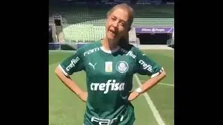 Tia Leila ensinando a bater p&ecirc;nalti #shorts