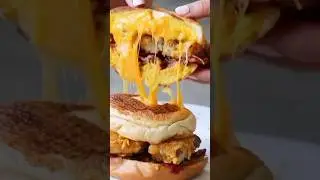 How To Make bacon egg and cheese with Hash Brown Sandwich 🥪