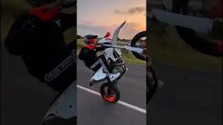 Bike❤️&zwj;🔥#supermoto #husqvarna #ktm #supermot #wheelie #stuntriding #4stroke #motolife #exc #stunt