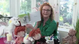 Sarah Ferguson reading Hairy Maclary by Lynley Dodd