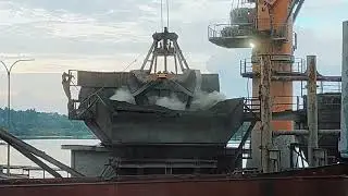 Cement discharging @ Trincomalee